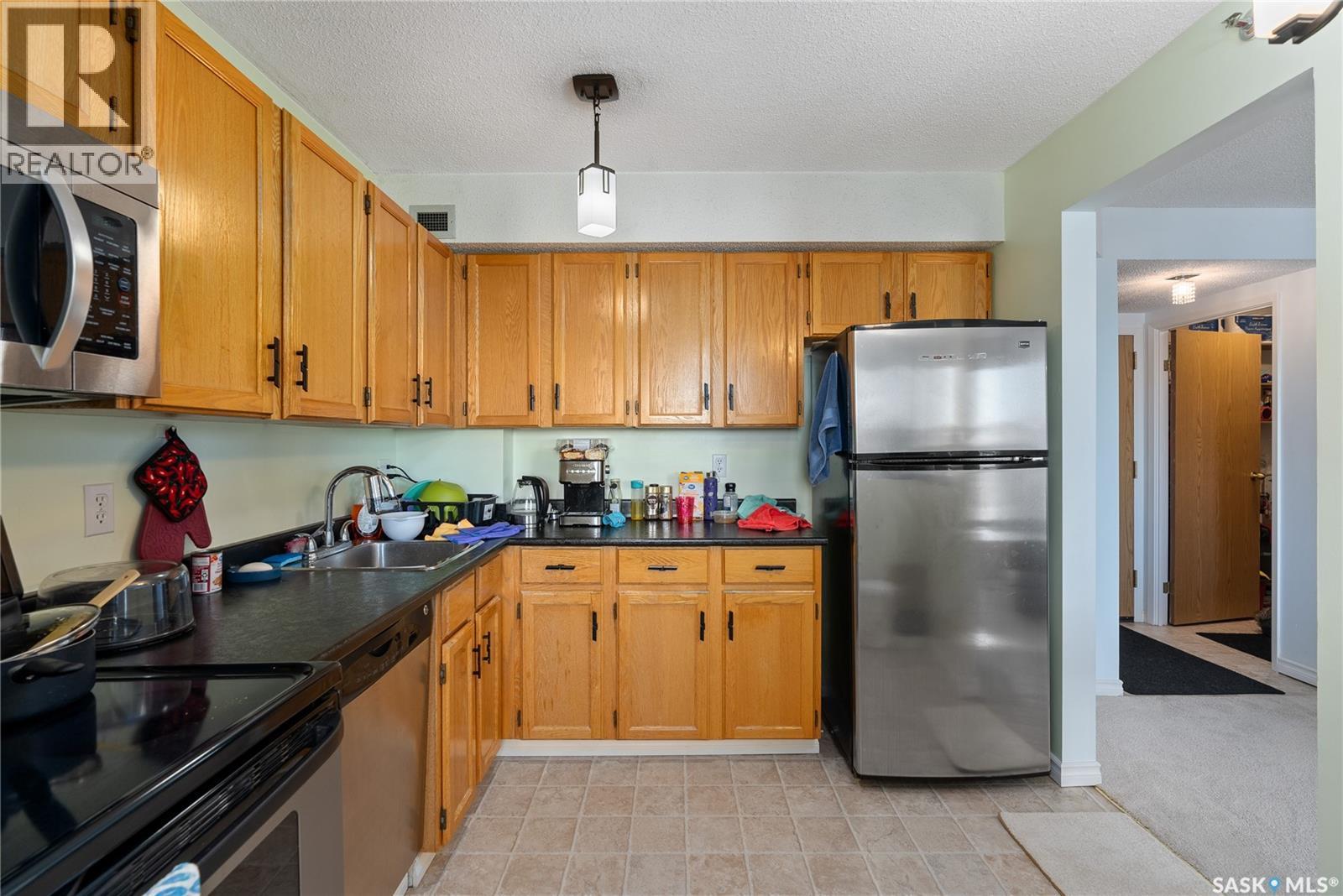 701 430 5Th Avenue N, Saskatoon, SK - Indoor Photo Showing Kitchen