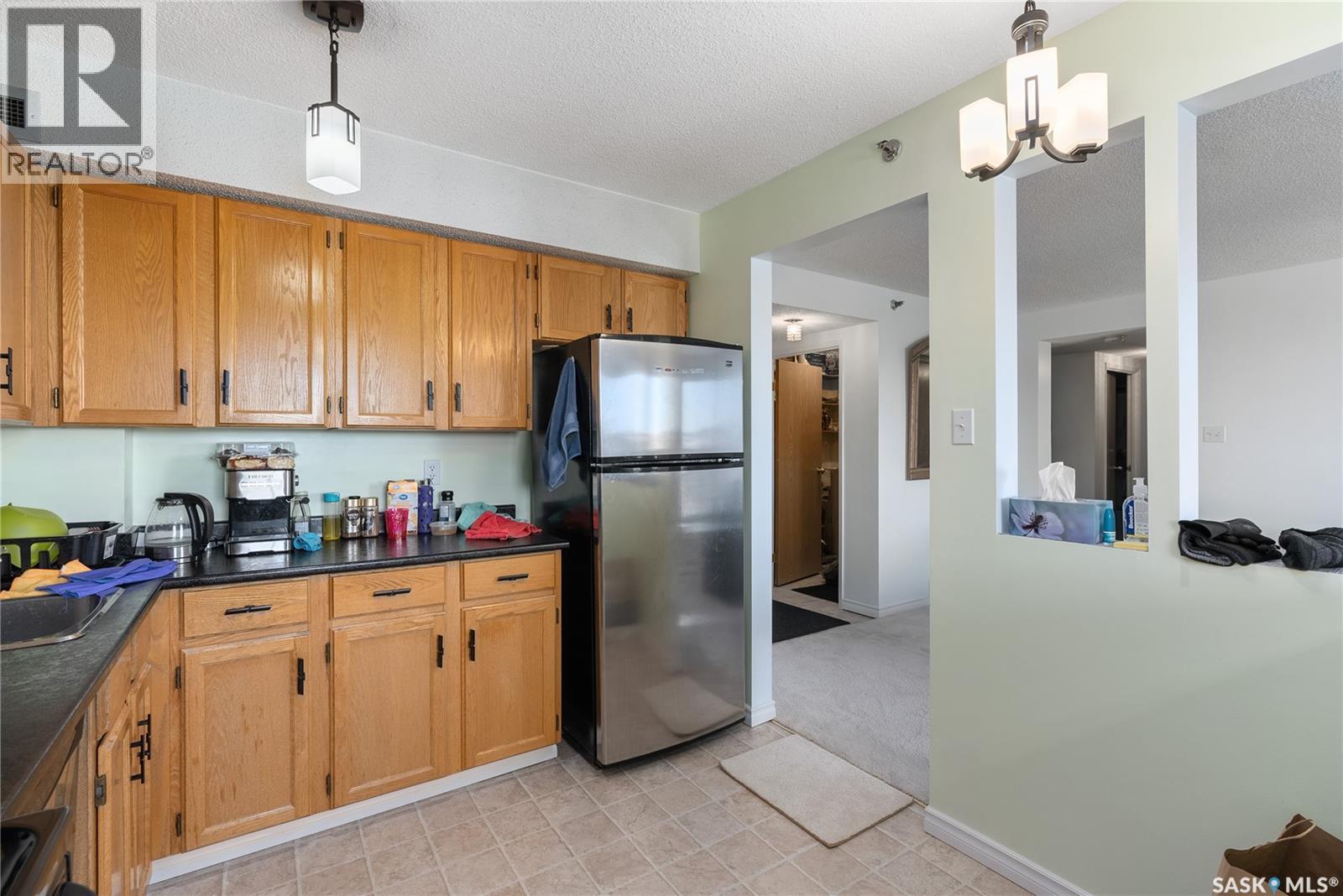 701 430 5Th Avenue N, Saskatoon, SK - Indoor Photo Showing Kitchen