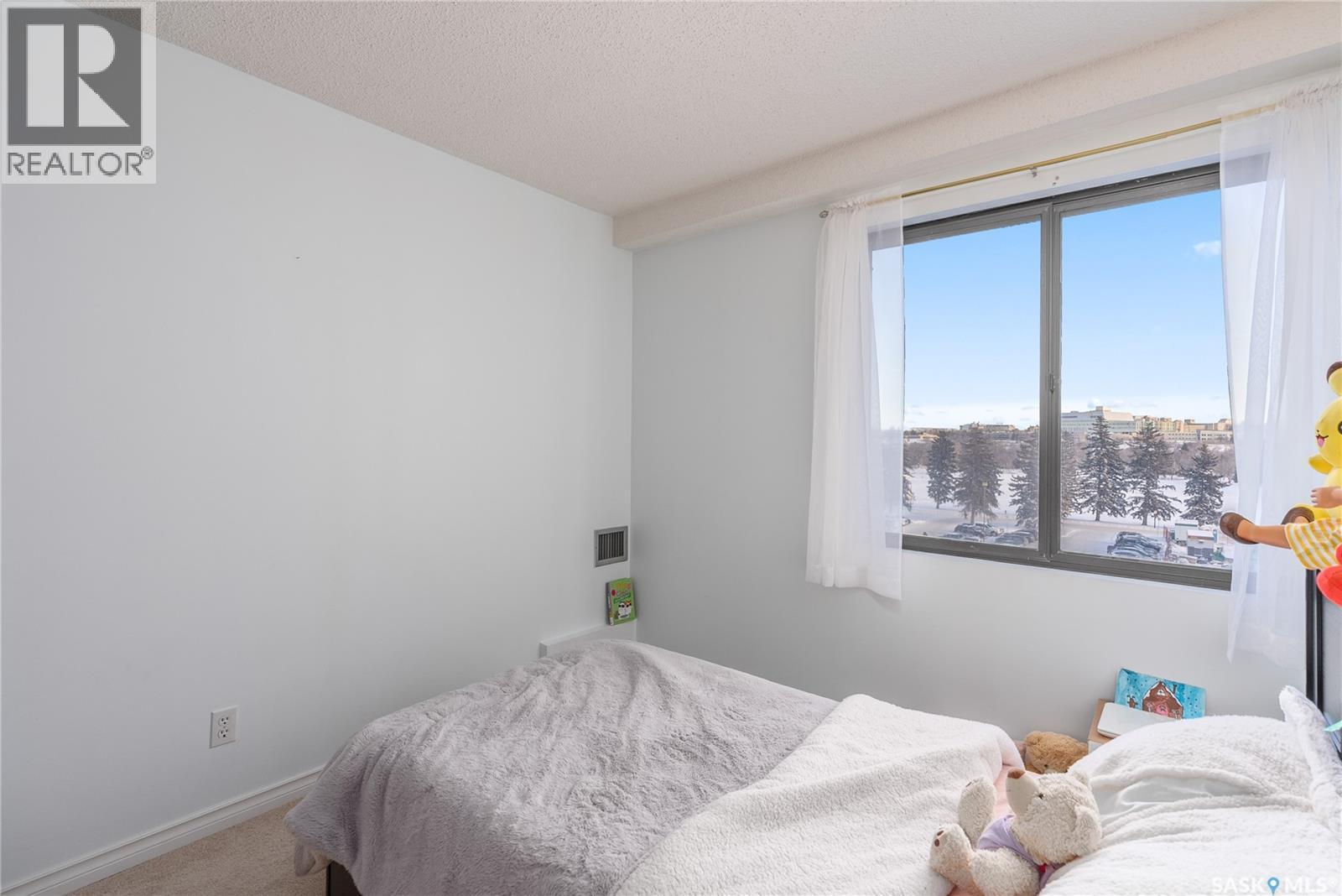 701 430 5Th Avenue N, Saskatoon, SK - Indoor Photo Showing Bedroom