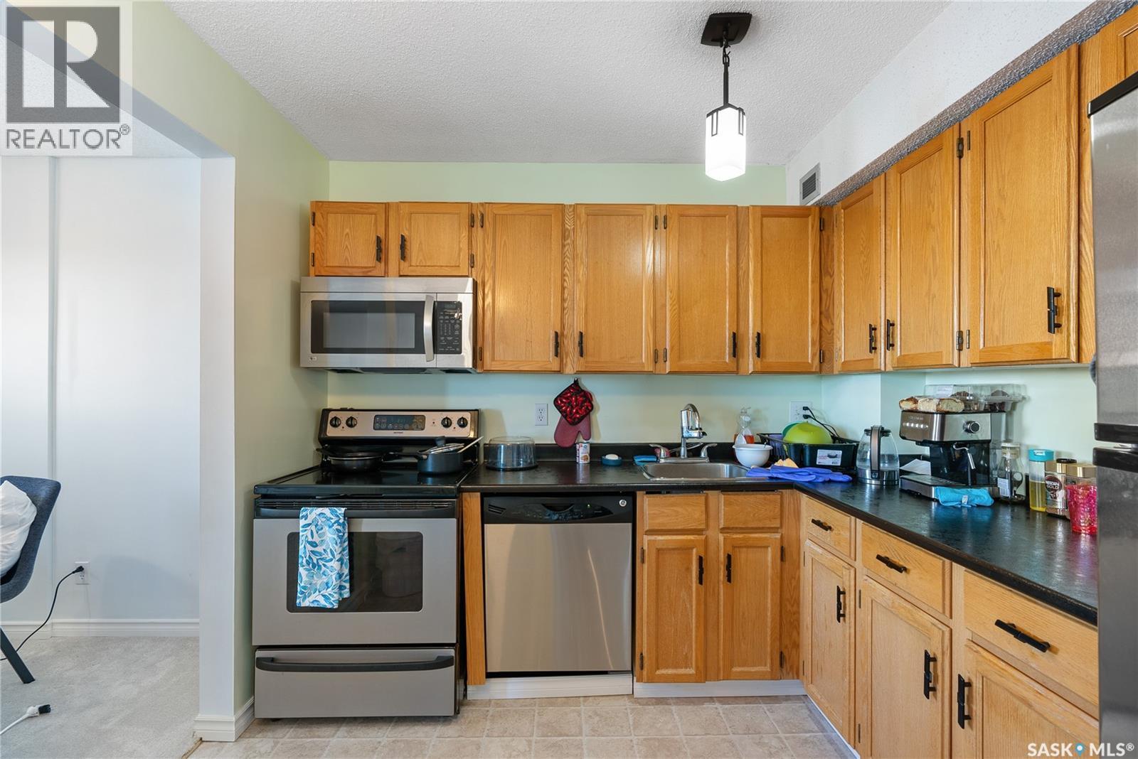 701 430 5Th Avenue N, Saskatoon, SK - Indoor Photo Showing Kitchen