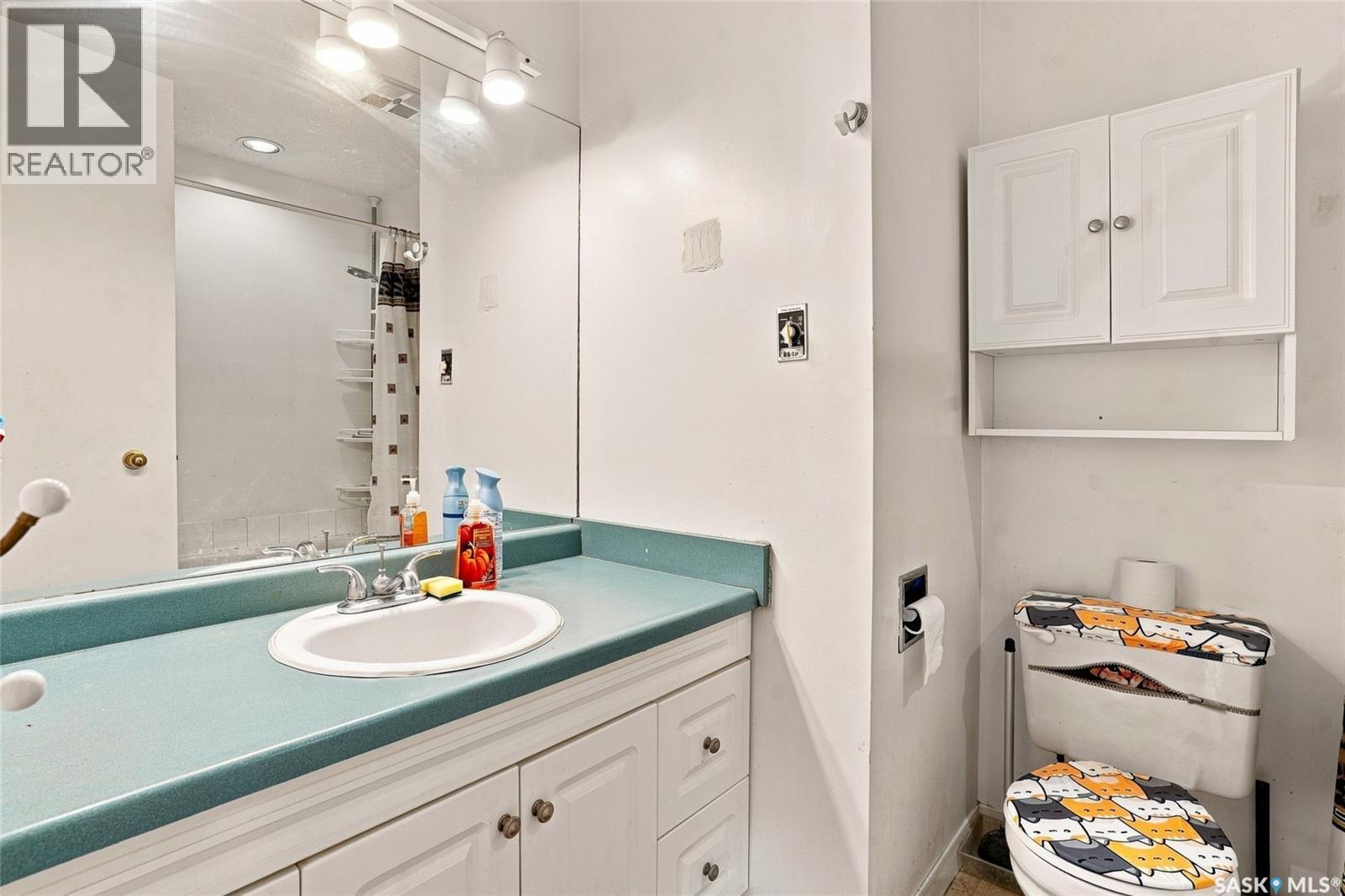 610 Acadia Drive, Saskatoon, SK - Indoor Photo Showing Bathroom