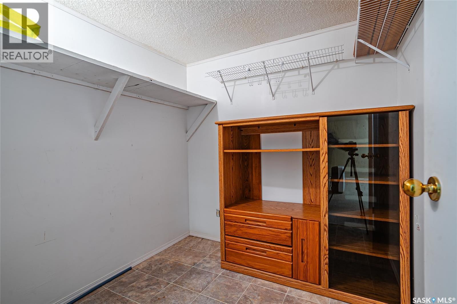 610 Acadia Drive, Saskatoon, SK - Indoor
