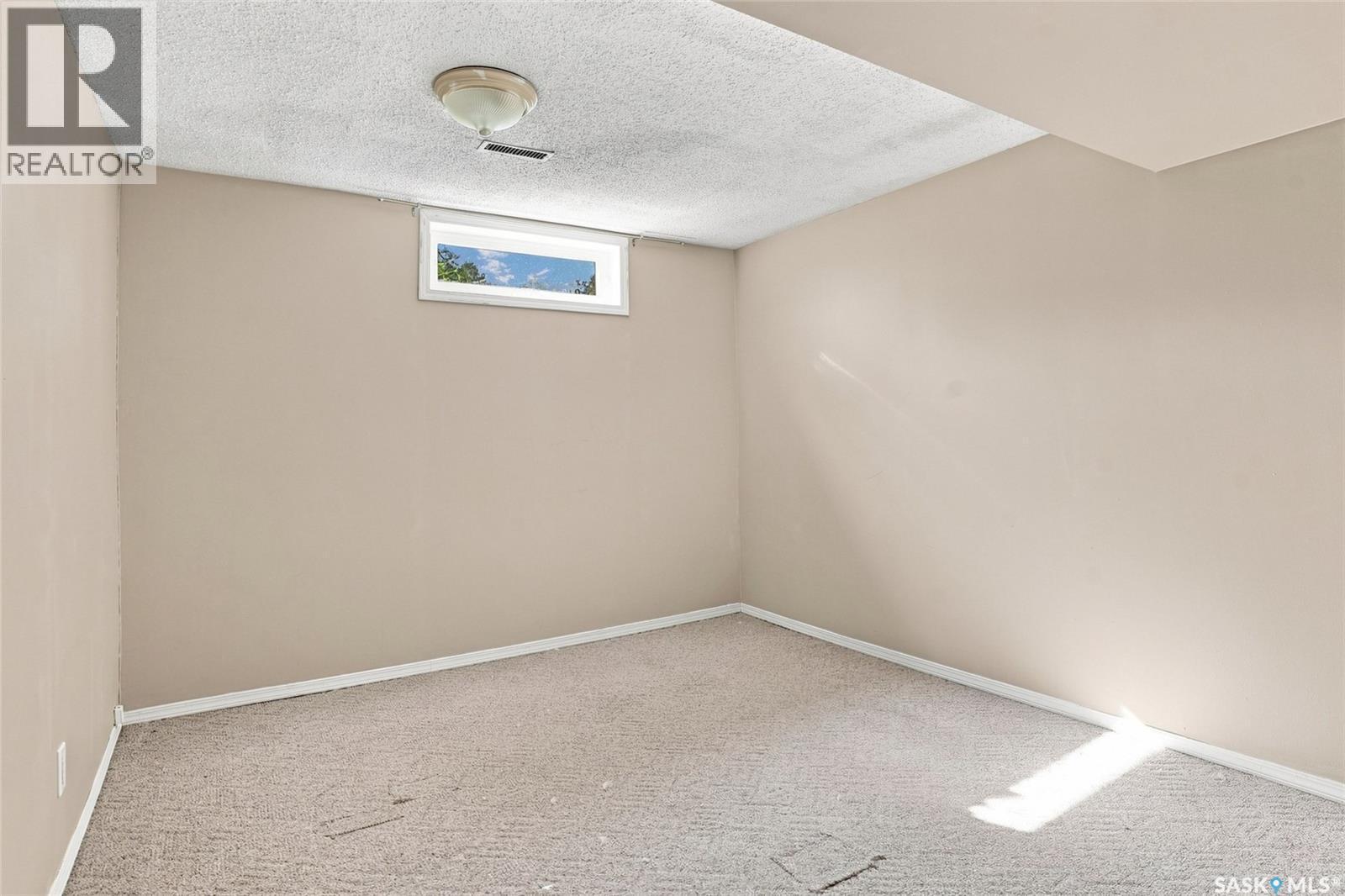 610 Acadia Drive, Saskatoon, SK - Indoor Photo Showing Other Room