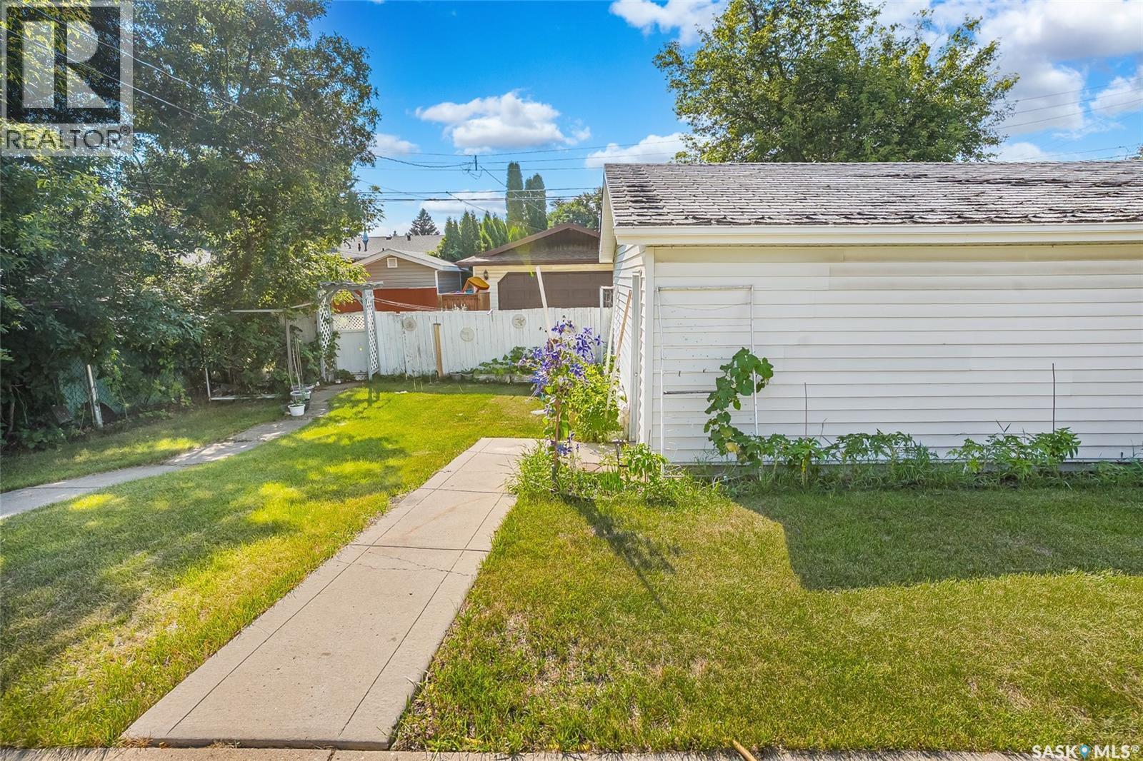 610 Acadia Drive, Saskatoon, SK - Outdoor