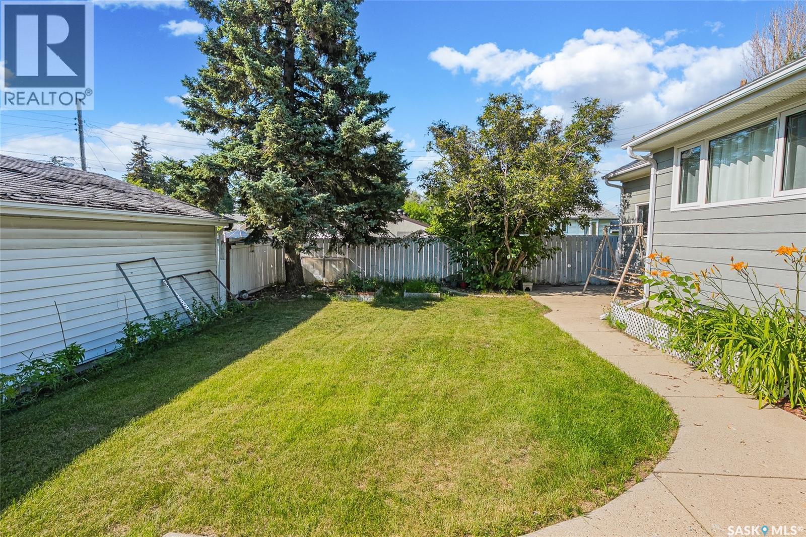 610 Acadia Drive, Saskatoon, SK - Outdoor