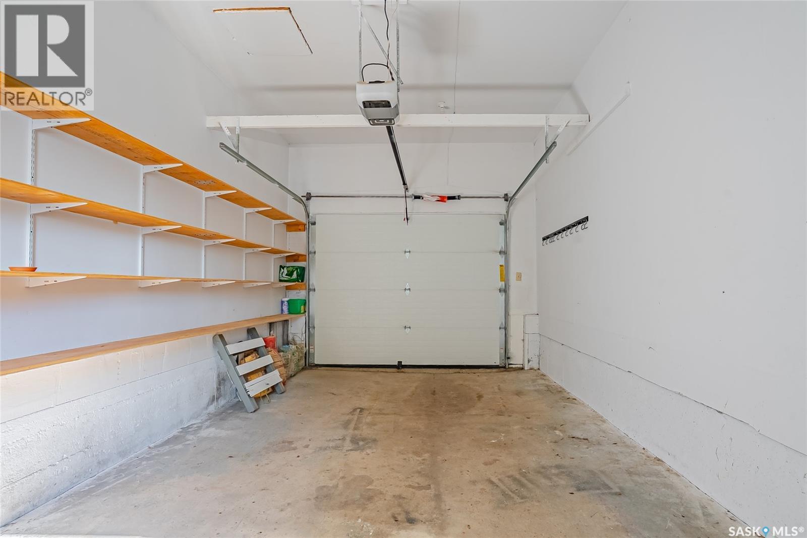 610 Acadia Drive, Saskatoon, SK - Indoor Photo Showing Garage