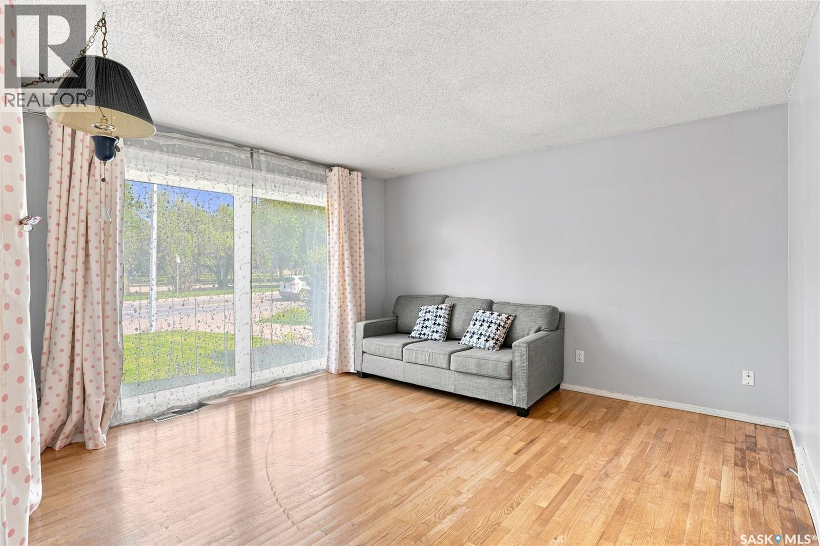 610 Acadia Drive, Saskatoon, SK - Indoor Photo Showing Other Room