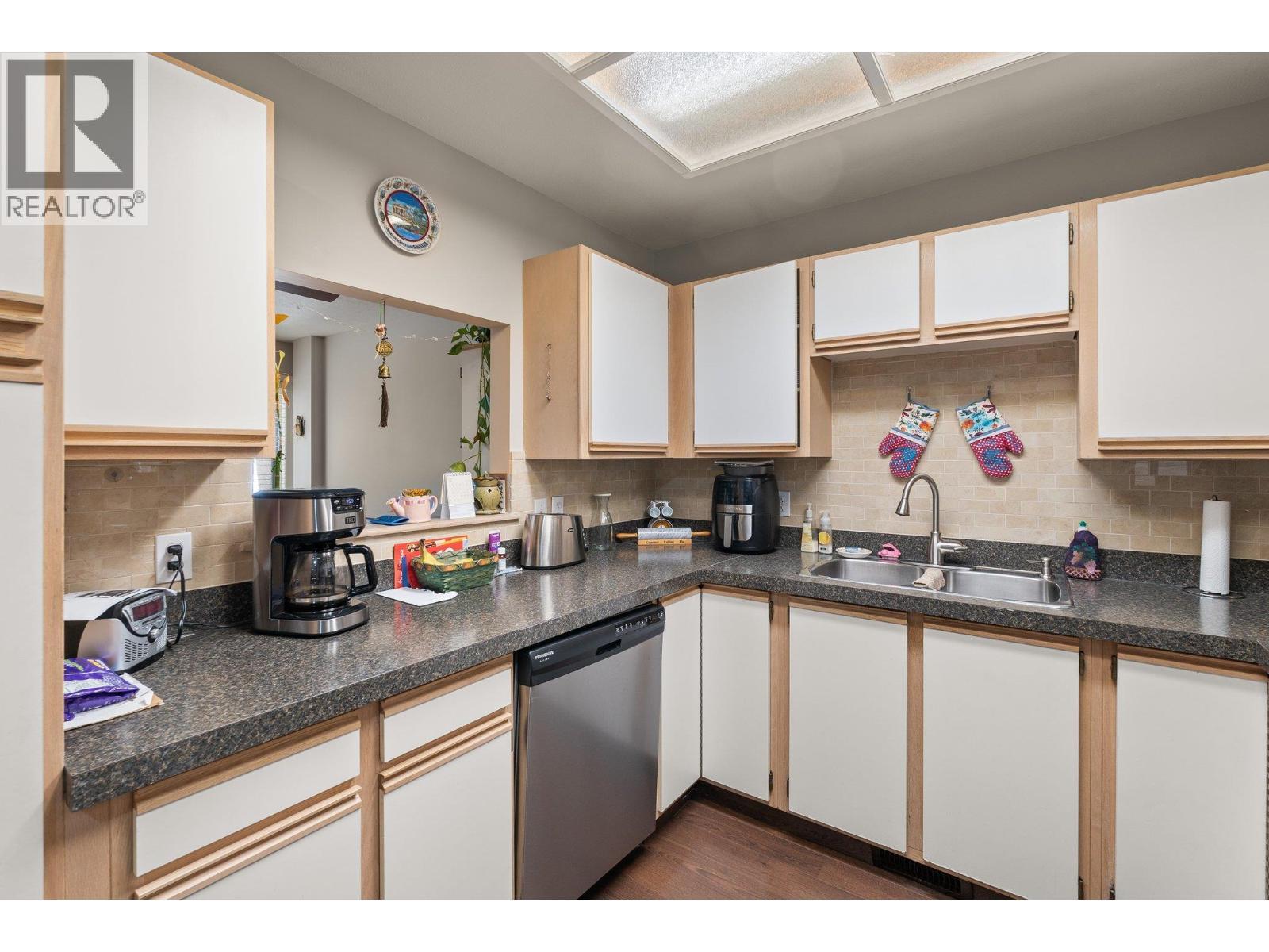 130 Dundas Rd. Road Unit# 5 Lot# 5, Kelowna, BC - Indoor Photo Showing Kitchen With Double Sink