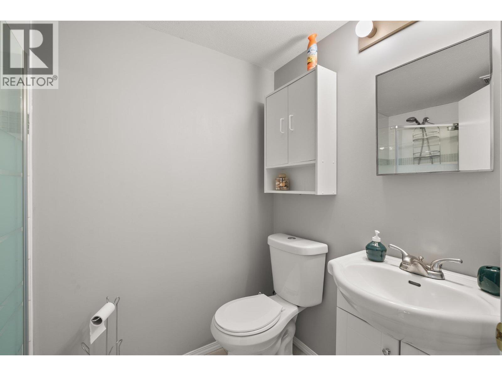 130 Dundas Rd. Road Unit# 5 Lot# 5, Kelowna, BC - Indoor Photo Showing Bathroom