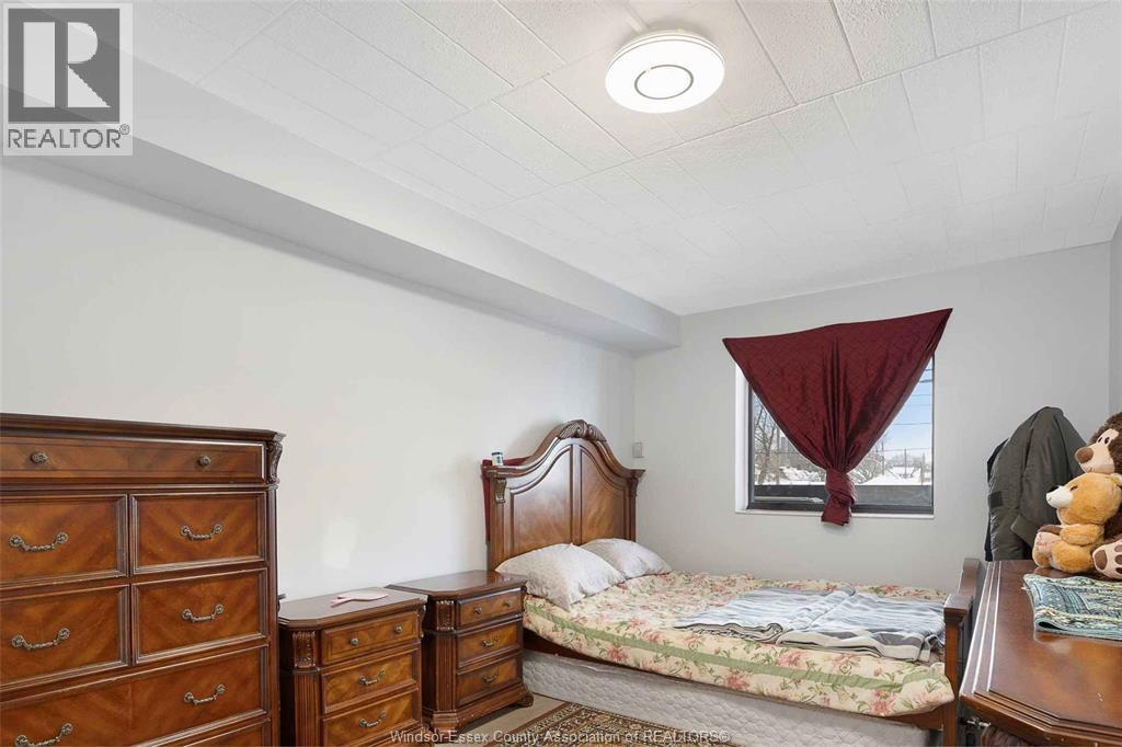 995 Elsmere, Windsor, ON