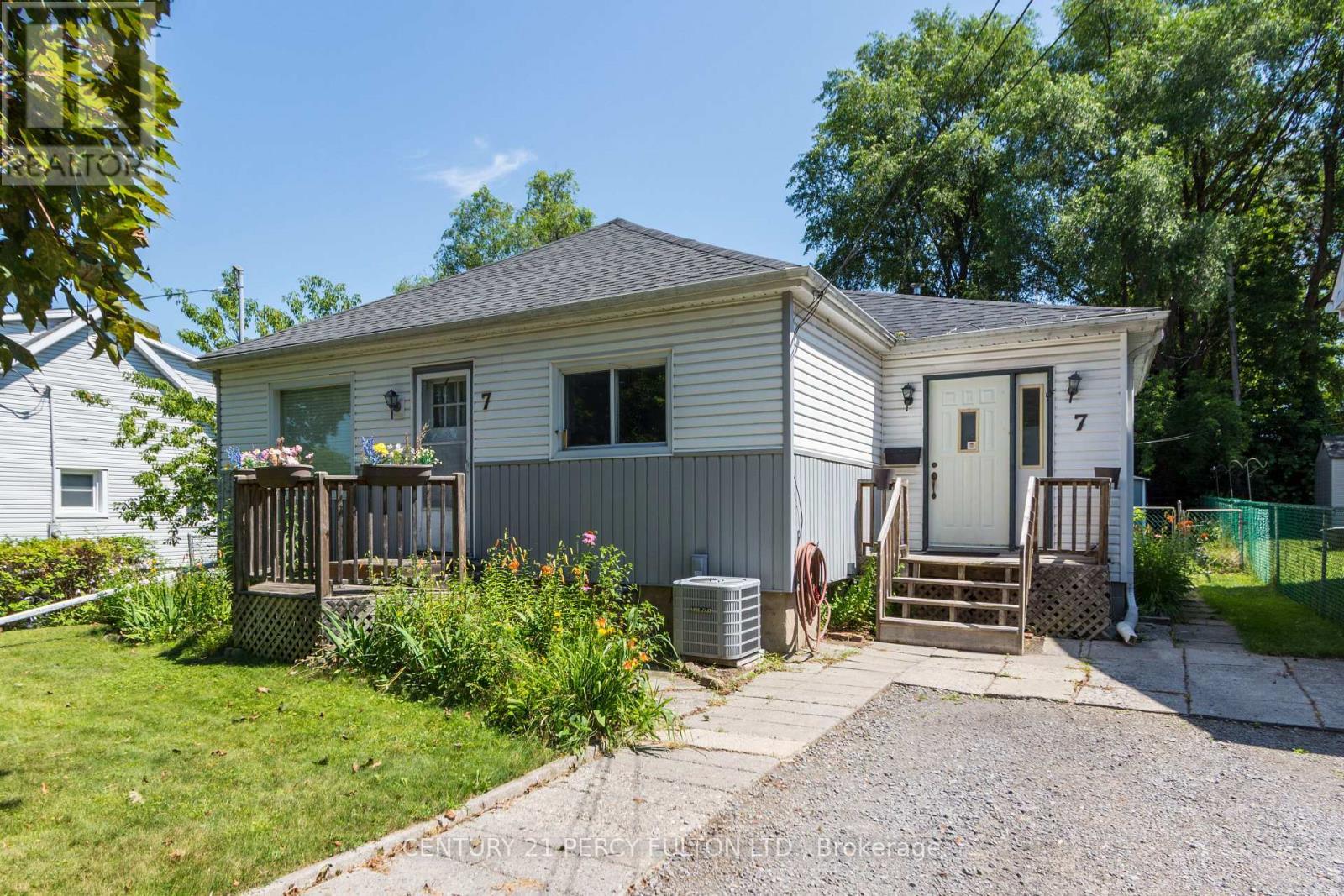 7 Valleyview Crescent, Belleville, ON - Outdoor