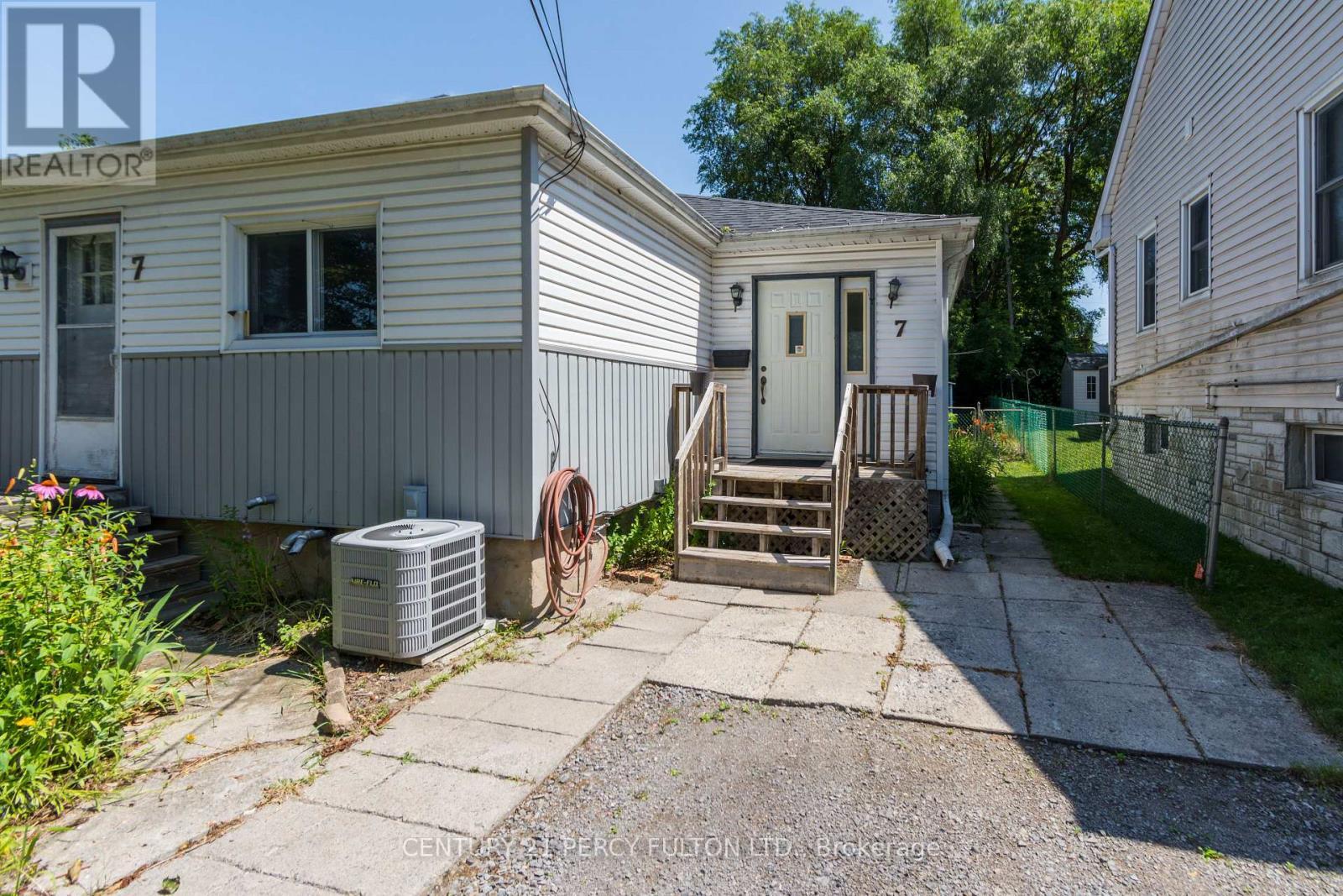 7 Valleyview Crescent, Belleville, ON - Outdoor