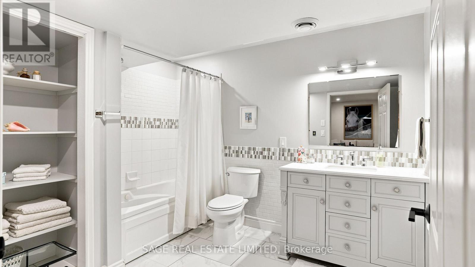 7632 County 9 Road, Clearview, ON - Indoor Photo Showing Bathroom