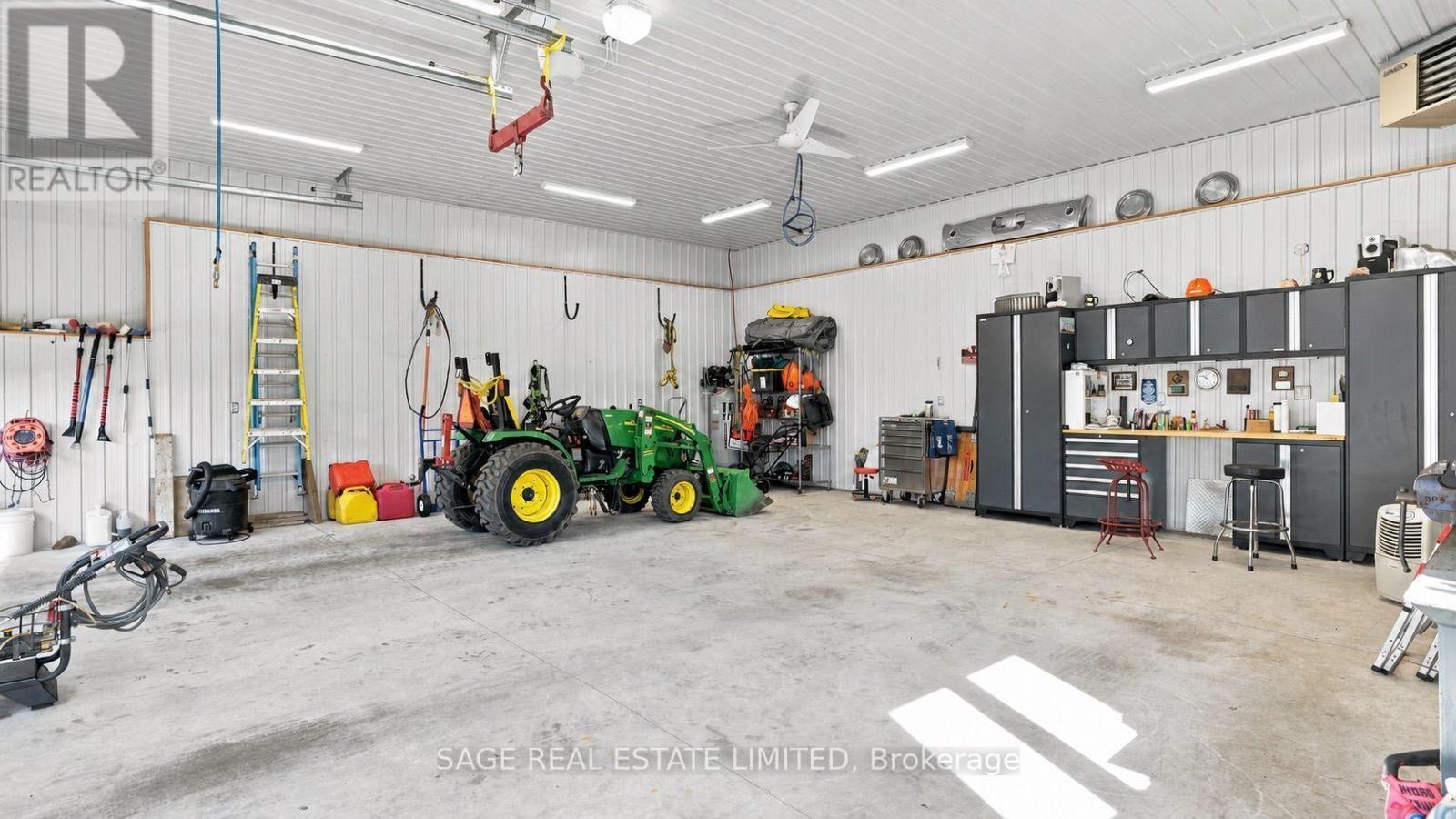 7632 County 9 Road, Clearview, ON - Indoor Photo Showing Garage