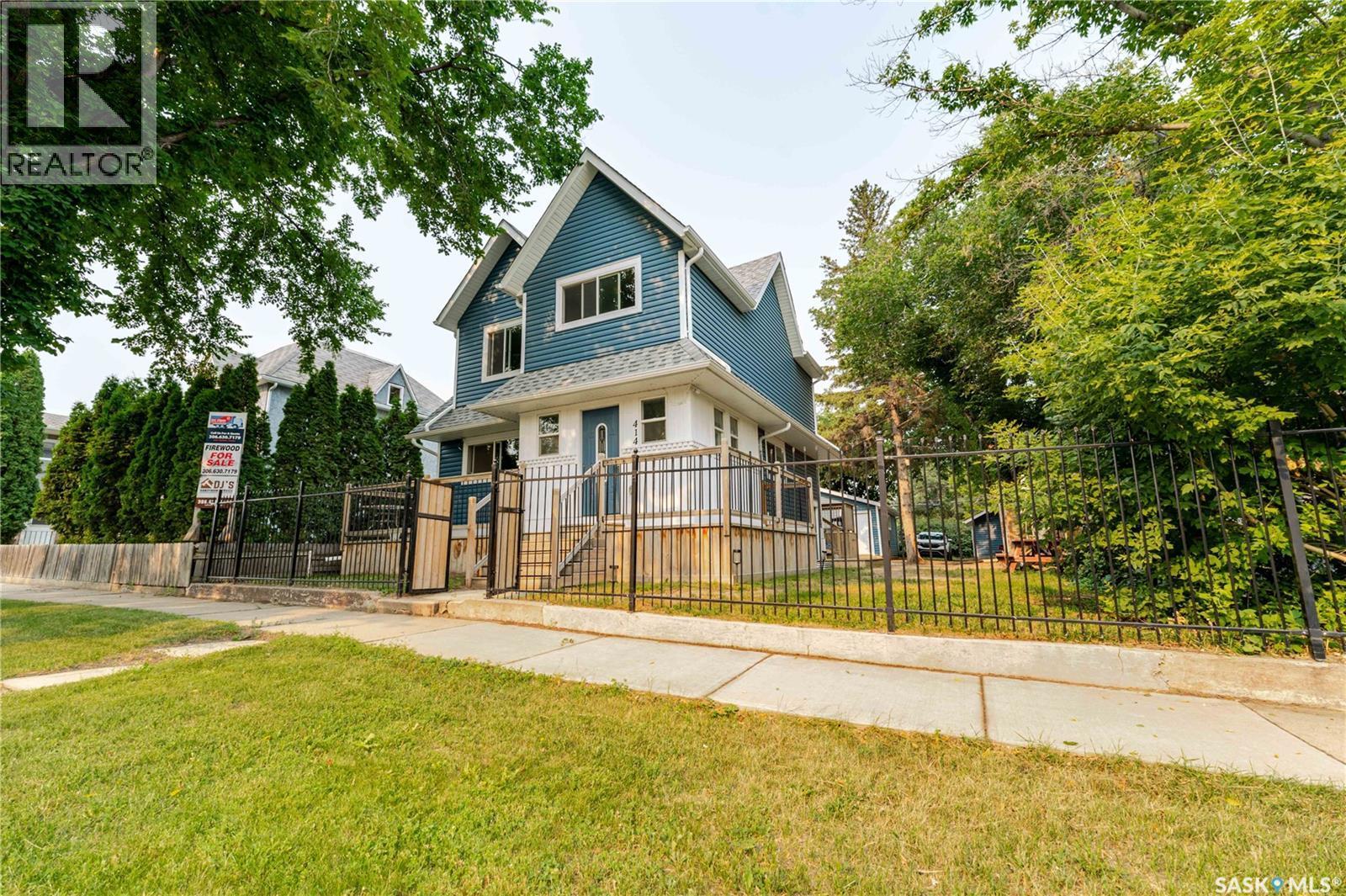 414 Main Street S, Moose Jaw, SK - Outdoor
