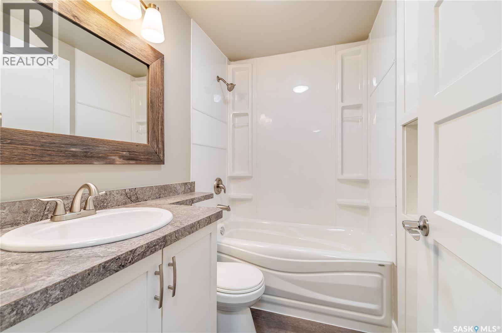 414 Main Street S, Moose Jaw, SK - Indoor Photo Showing Bathroom