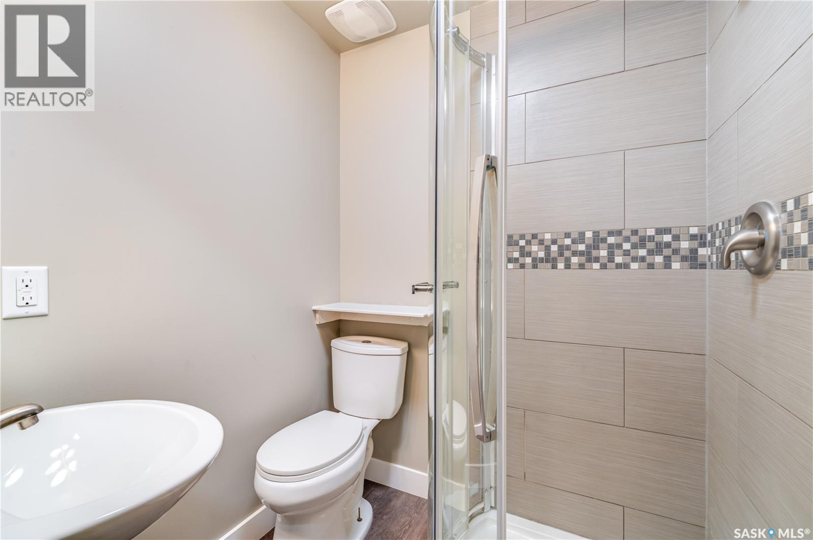 414 Main Street S, Moose Jaw, SK - Indoor Photo Showing Bathroom