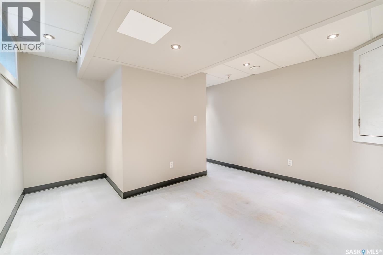 414 Main Street S, Moose Jaw, SK - Indoor Photo Showing Other Room