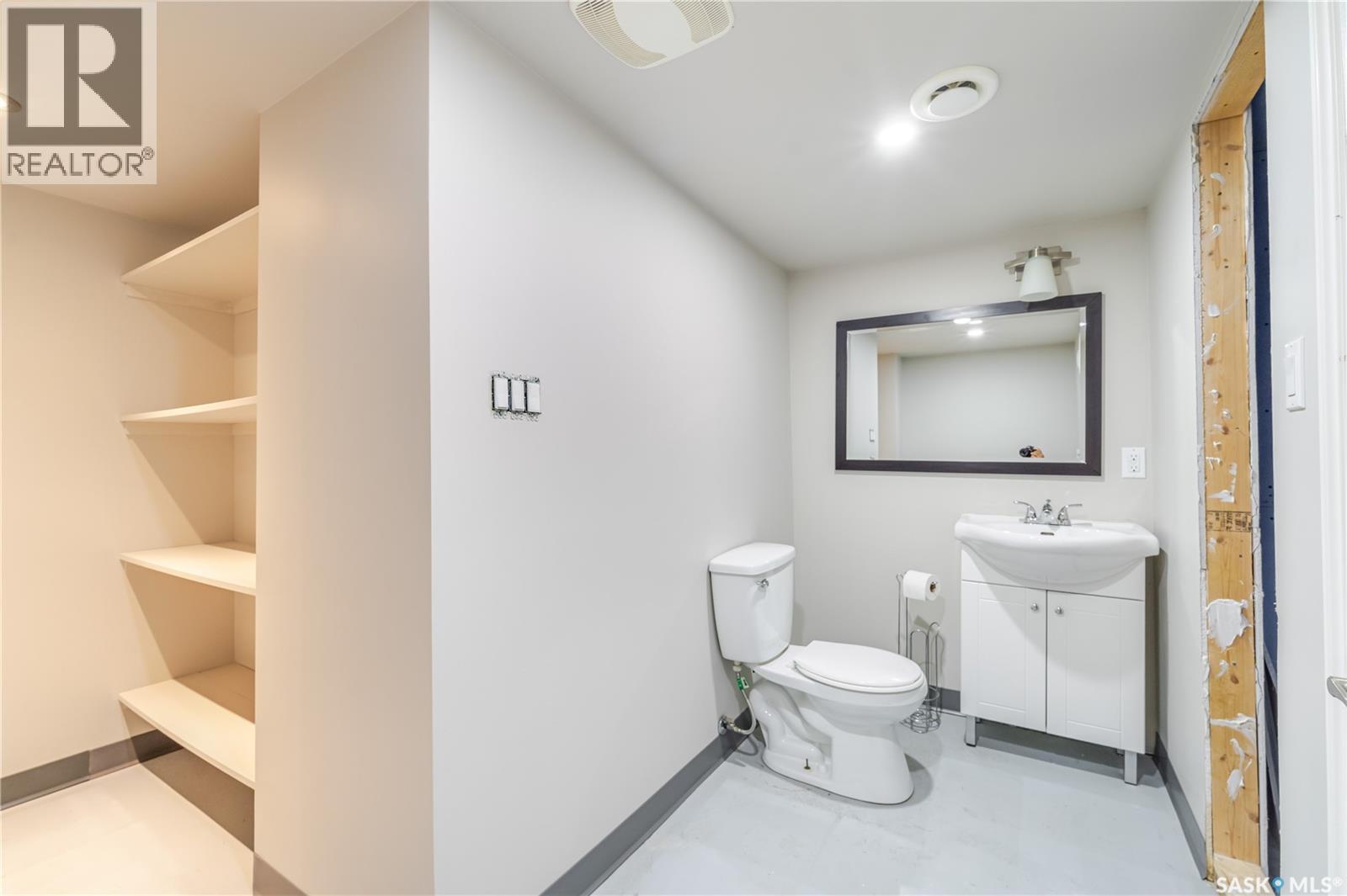 414 Main Street S, Moose Jaw, SK - Indoor Photo Showing Bathroom