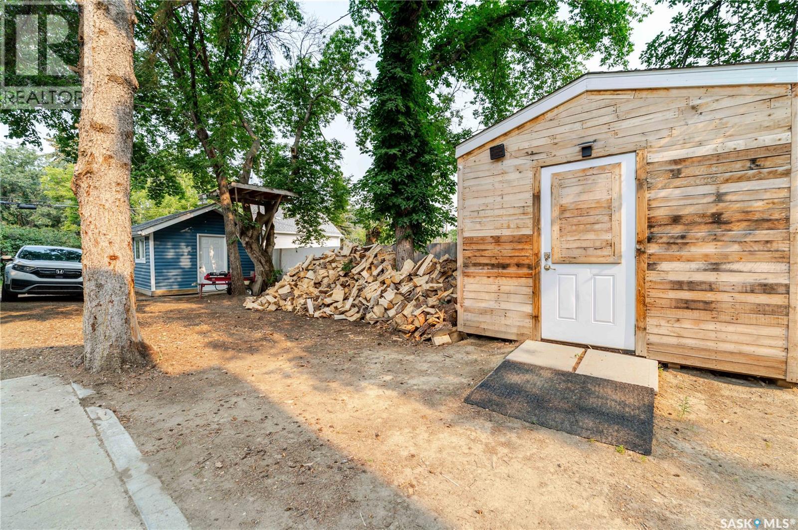 414 Main Street S, Moose Jaw, SK - Outdoor