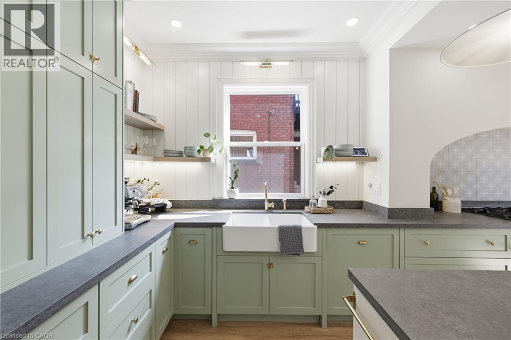 70 Gage Avenue S, Hamilton, ON - Indoor Photo Showing Kitchen