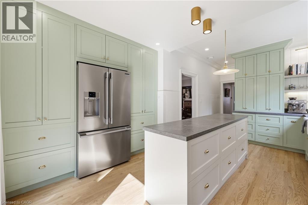 70 Gage Avenue S, Hamilton, ON - Indoor Photo Showing Kitchen With Upgraded Kitchen