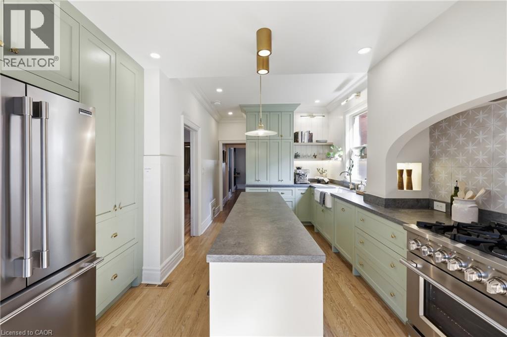 70 Gage Avenue S, Hamilton, ON - Indoor Photo Showing Kitchen With Upgraded Kitchen