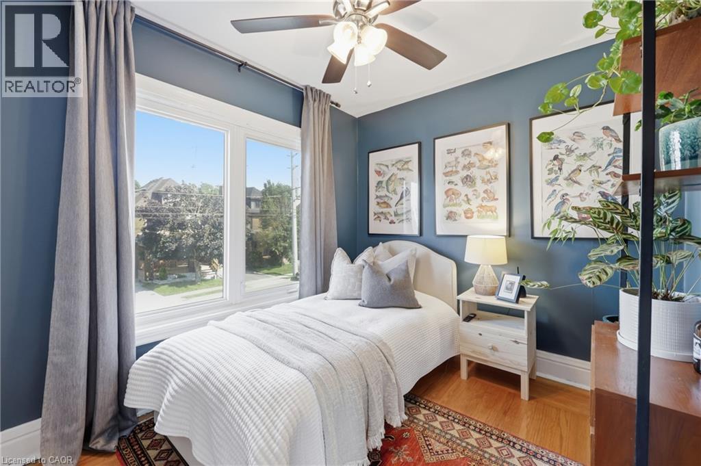 70 Gage Avenue S, Hamilton, ON - Indoor Photo Showing Bedroom