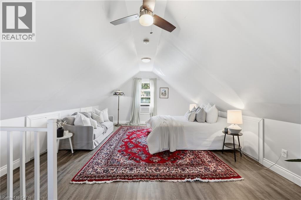 70 Gage Avenue S, Hamilton, ON - Indoor Photo Showing Bedroom