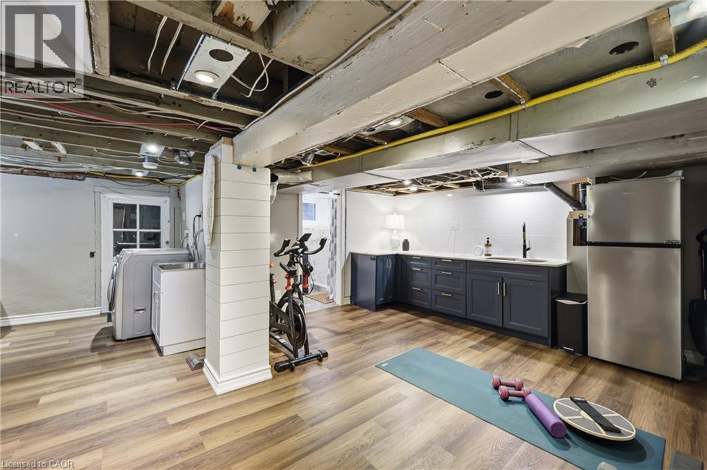 70 Gage Avenue S, Hamilton, ON - Indoor Photo Showing Other Room