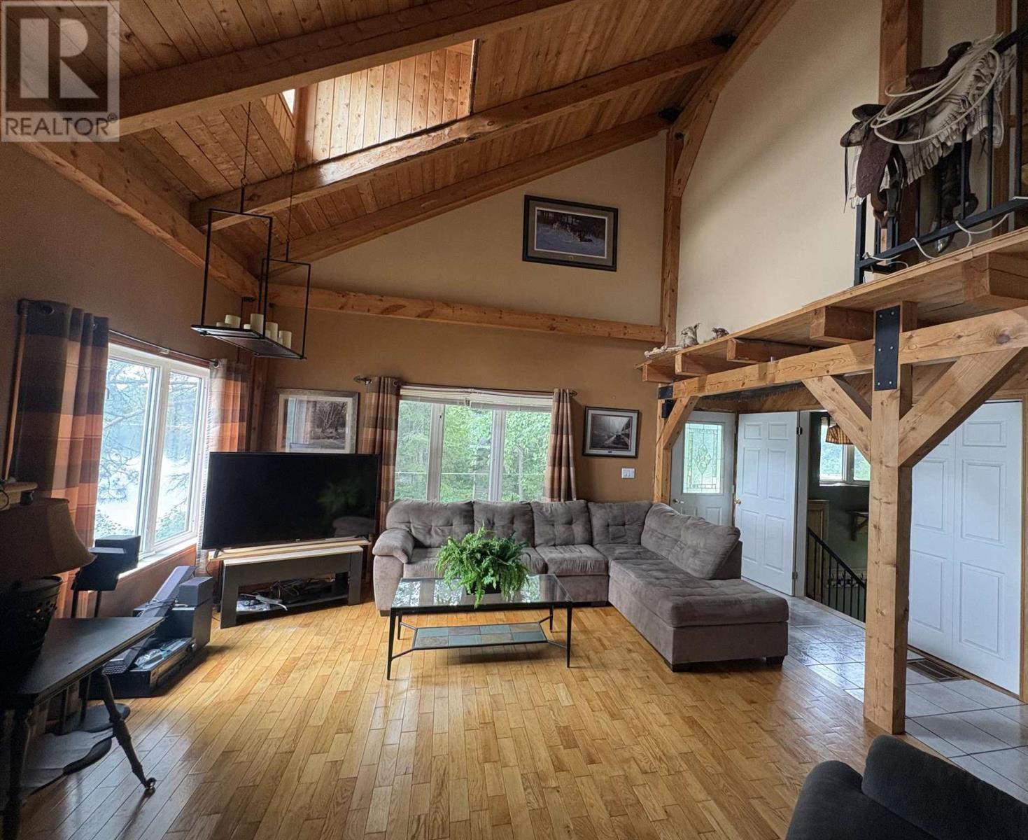 25 Mulligans Bay Rd, Chapleau, ON - Indoor Photo Showing Living Room