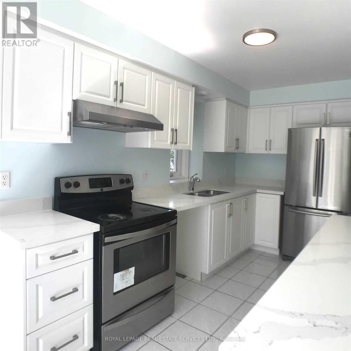 5252 Bushelgrove Circle, Mississauga, ON - Indoor Photo Showing Kitchen