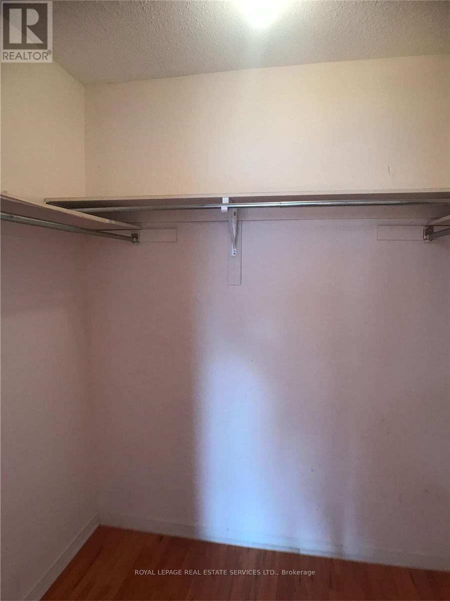 5252 Bushelgrove Circle, Mississauga, ON - Indoor With Storage