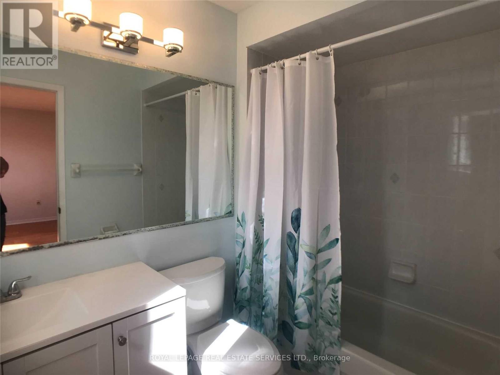 5252 Bushelgrove Circle, Mississauga, ON - Indoor Photo Showing Bathroom
