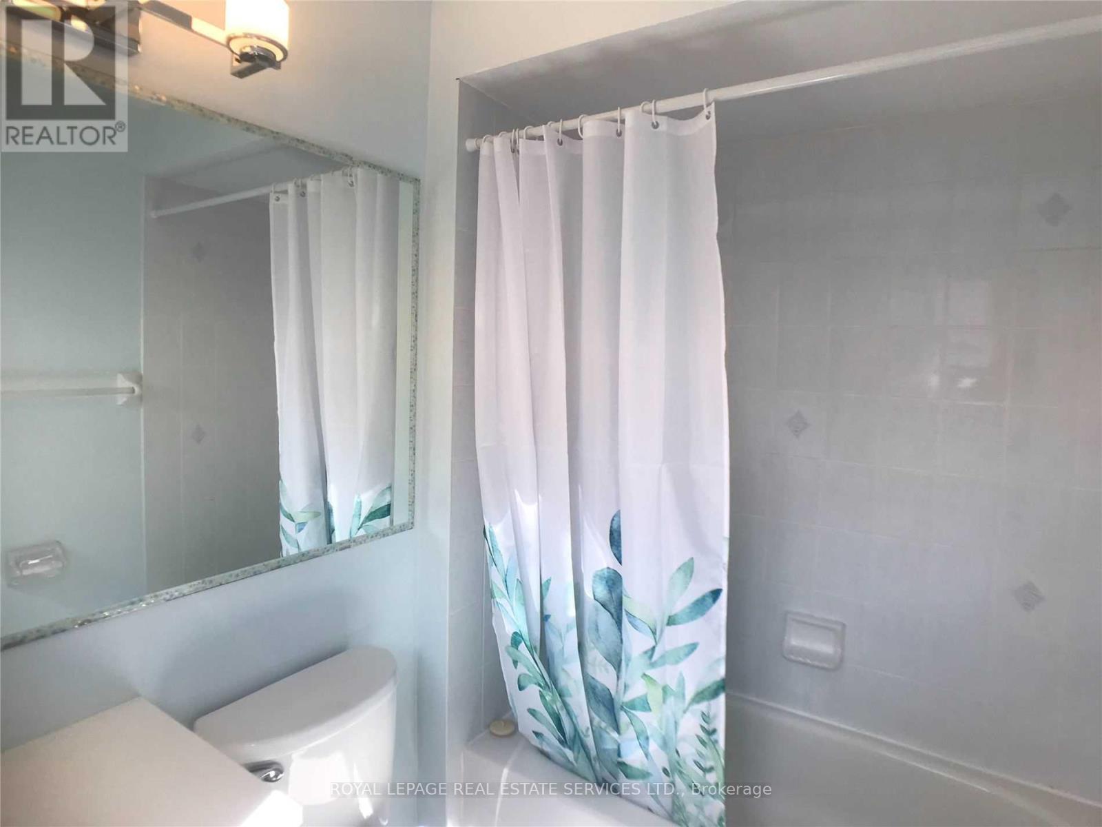 5252 Bushelgrove Circle, Mississauga, ON - Indoor Photo Showing Bathroom