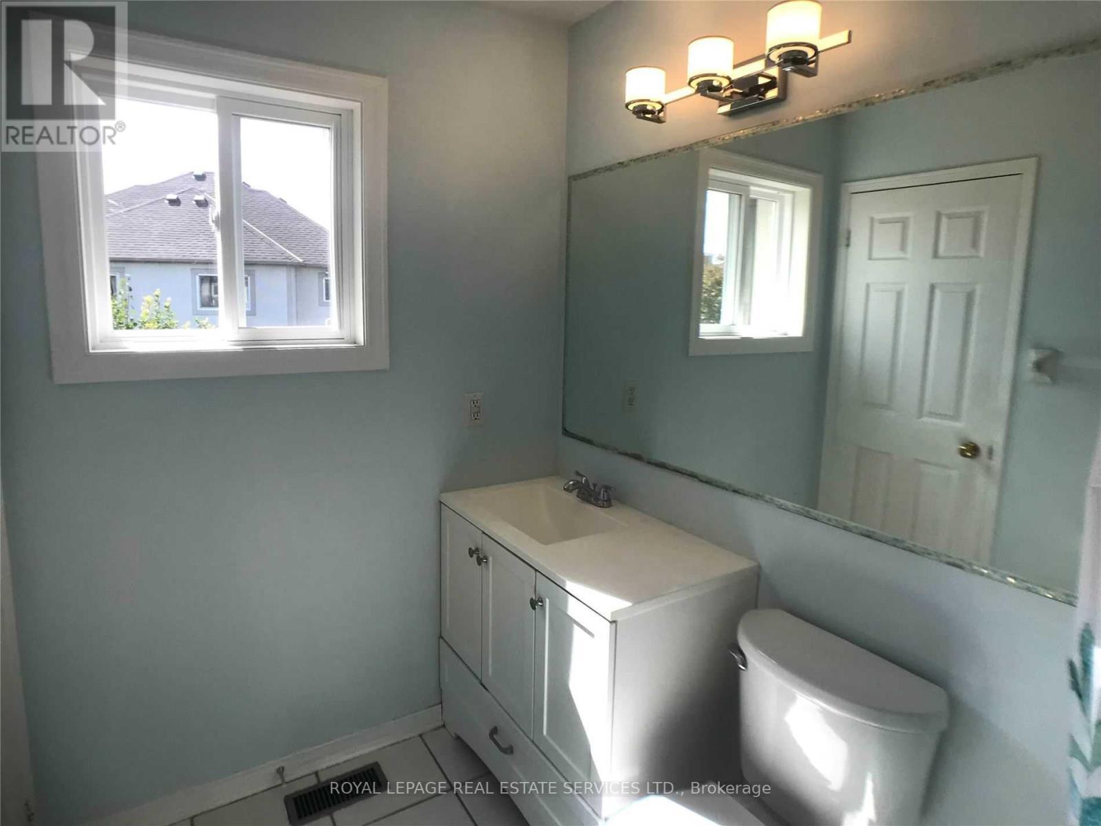 5252 Bushelgrove Circle, Mississauga, ON - Indoor Photo Showing Bathroom