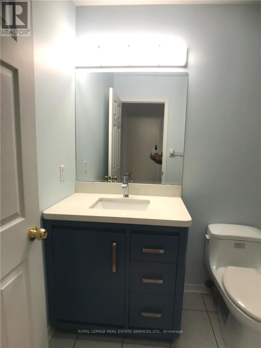 5252 Bushelgrove Circle, Mississauga, ON - Indoor Photo Showing Bathroom