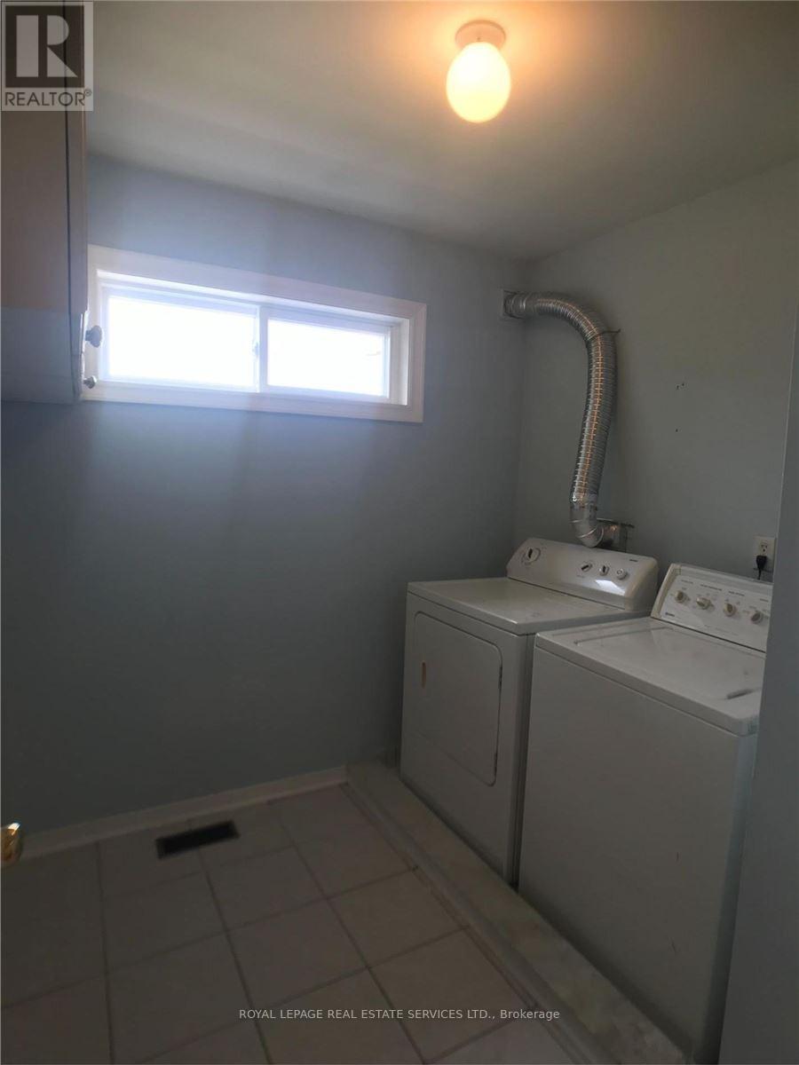 5252 Bushelgrove Circle, Mississauga, ON - Indoor Photo Showing Laundry Room