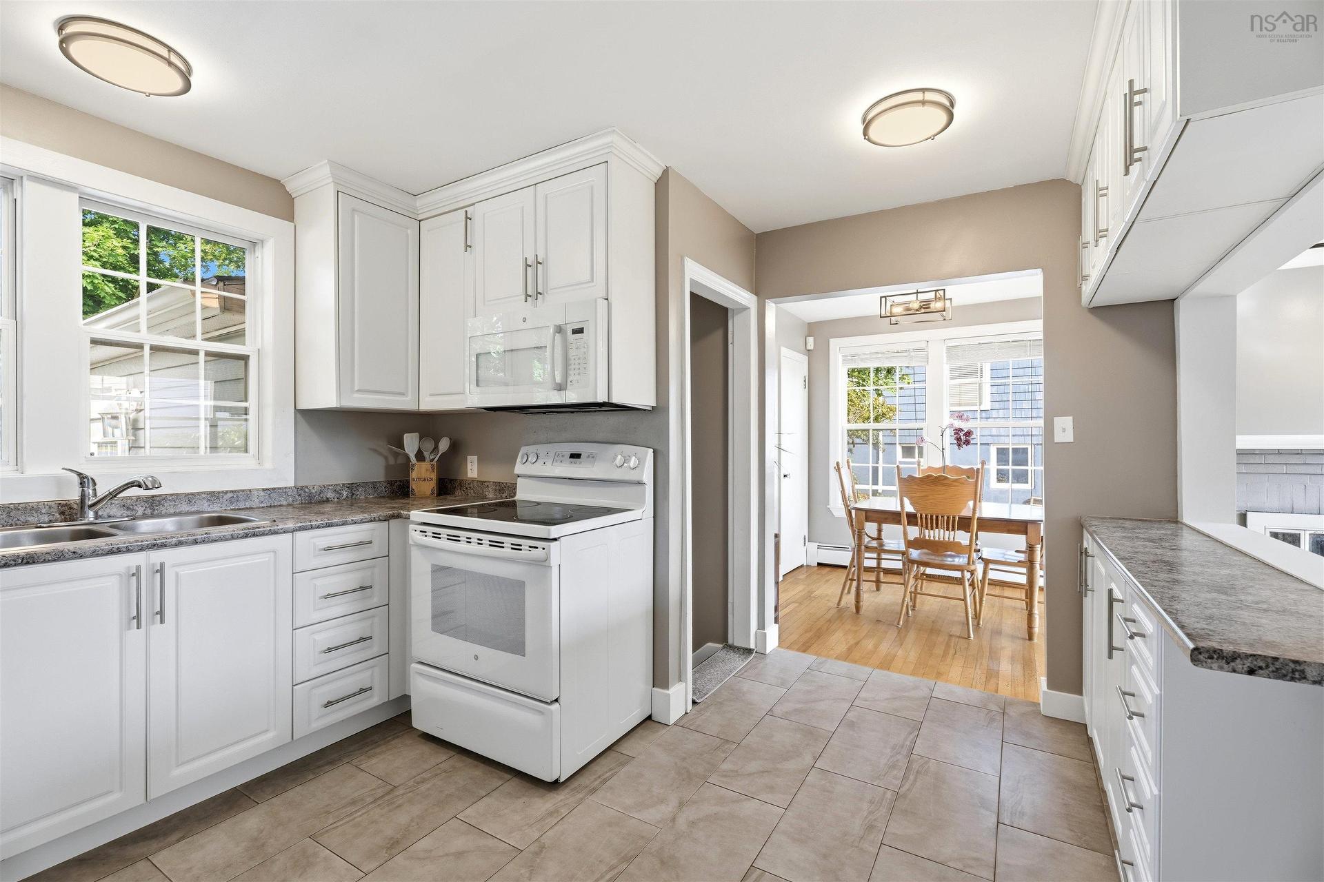42 Birch Street, Halifax, NS - Indoor Photo Showing Kitchen