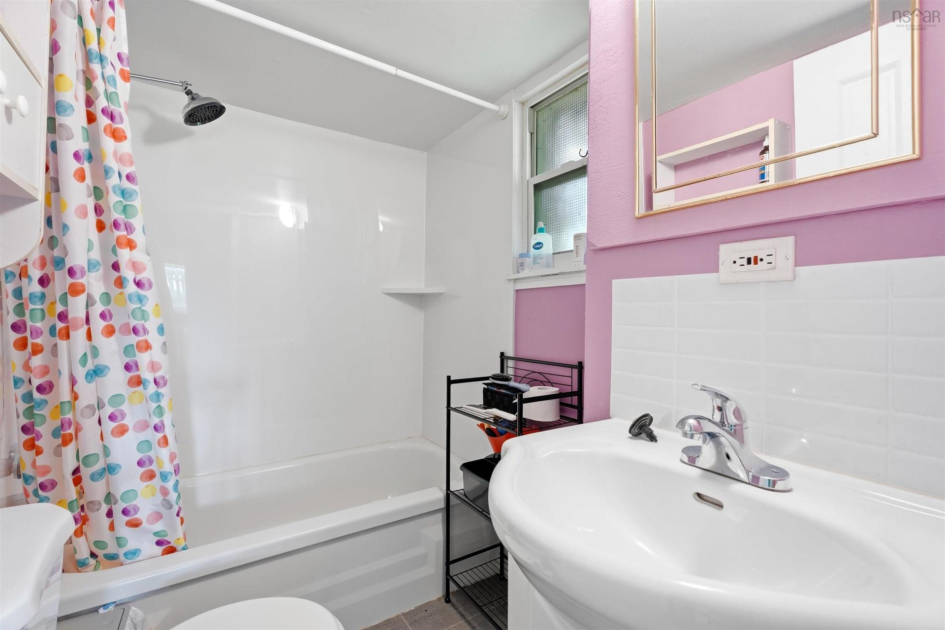 42 Birch Street, Halifax, NS - Indoor Photo Showing Bathroom