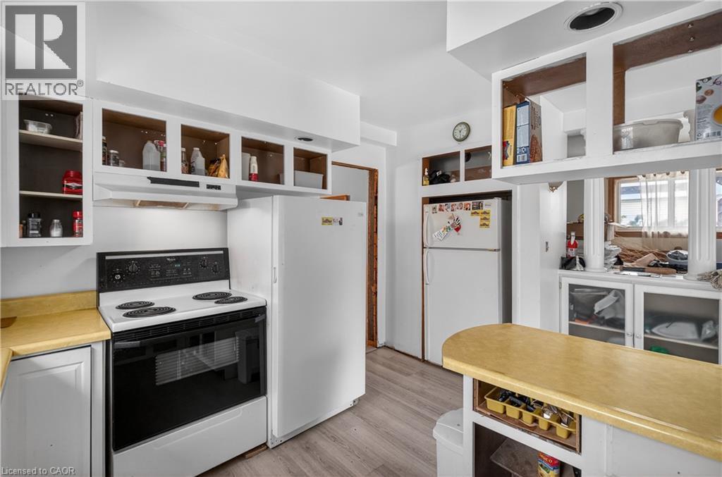 312 East 12Th Street, Hamilton, ON - Indoor Photo Showing Kitchen