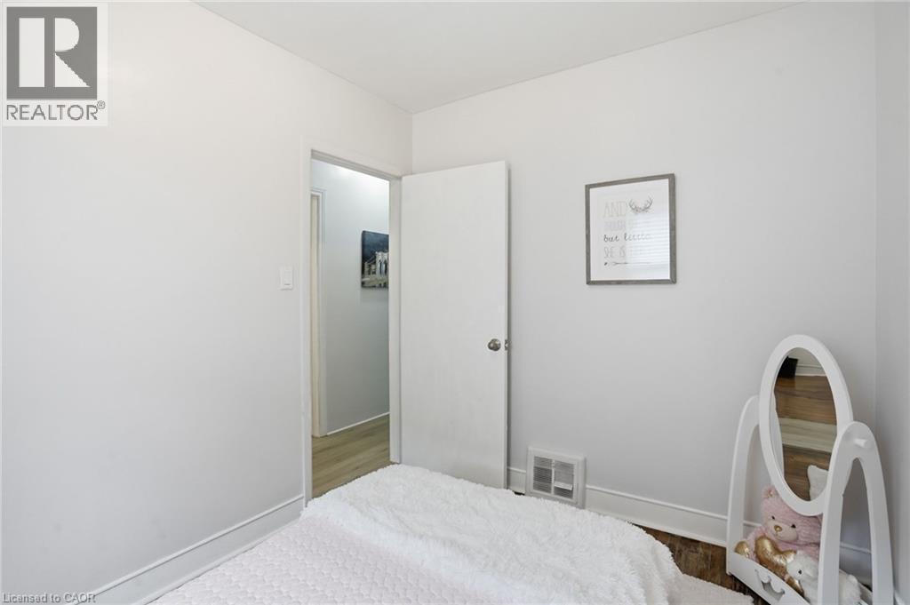 7 West 1St Street, Hamilton, ON - Indoor Photo Showing Bedroom