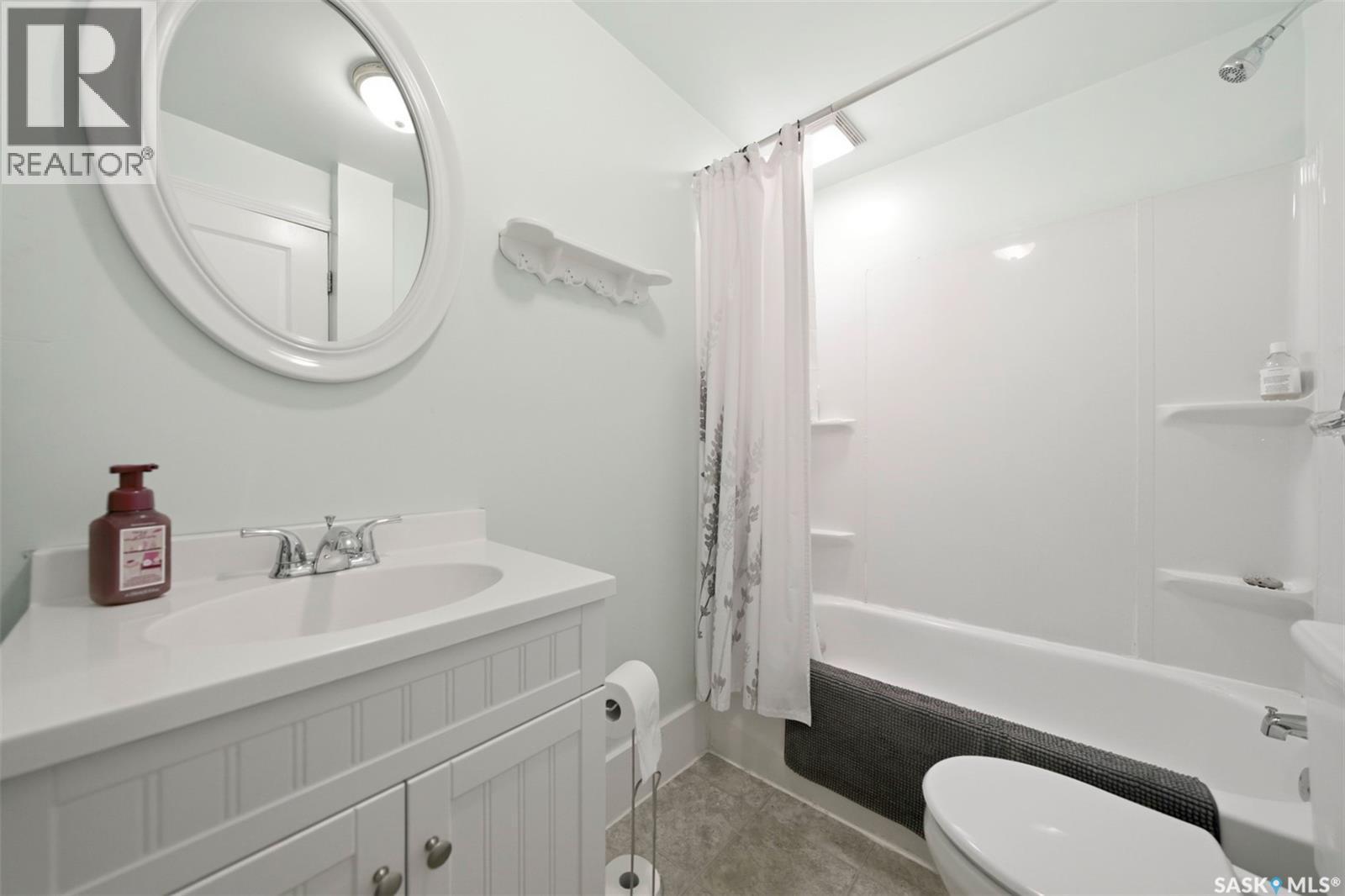 513 1St Street E, Hepburn, SK - Indoor Photo Showing Bathroom
