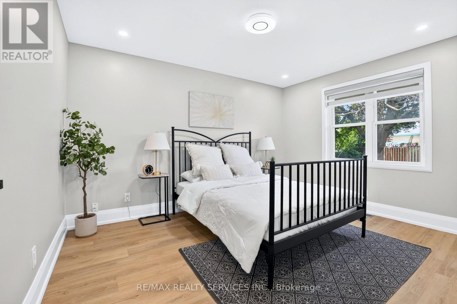 18 Spencely Court, Toronto, ON - Indoor Photo Showing Bedroom
