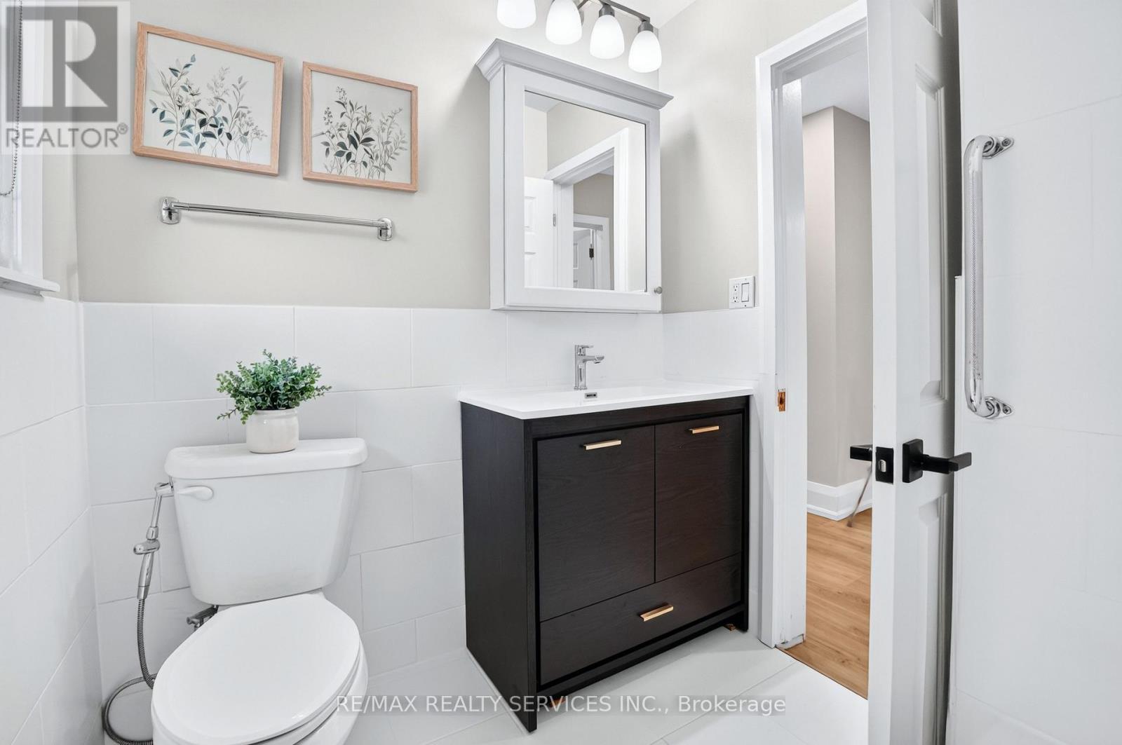 18 Spencely Court, Toronto, ON - Indoor Photo Showing Bathroom