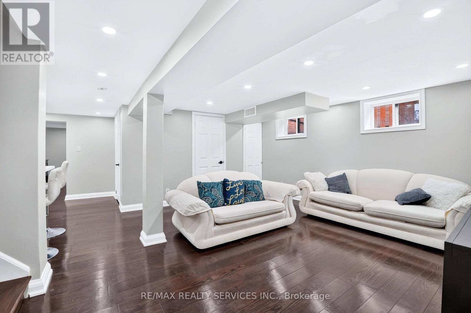 18 Spencely Court, Toronto, ON - Indoor
