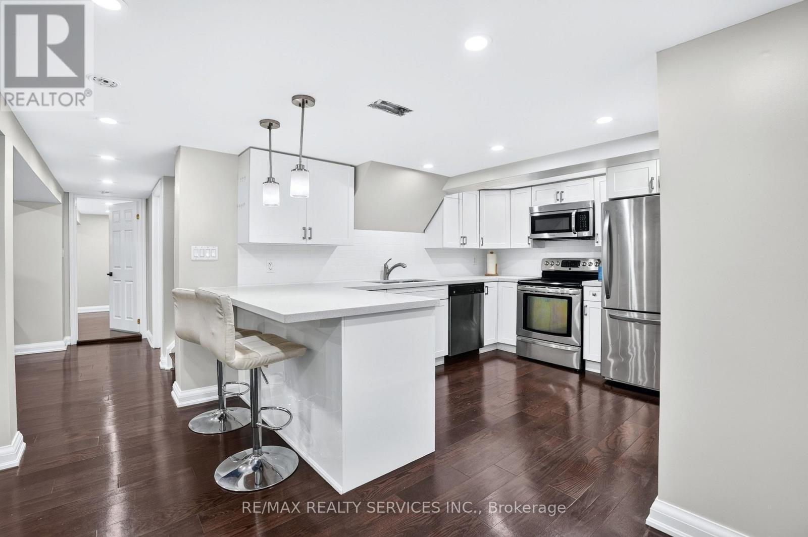 18 Spencely Court, Toronto, ON - Indoor Photo Showing Kitchen With Stainless Steel Kitchen With Upgraded Kitchen