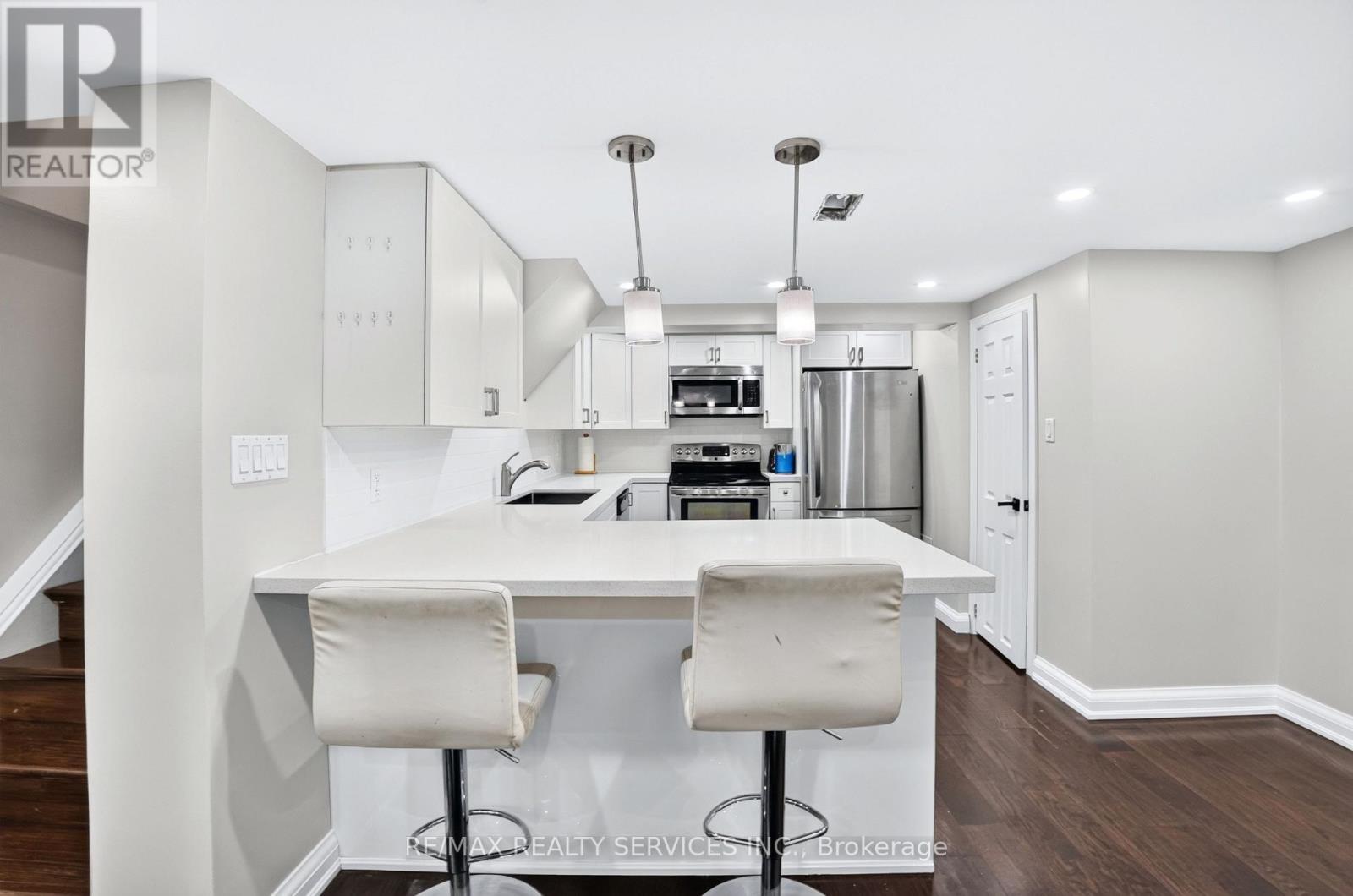 18 Spencely Court, Toronto, ON - Indoor Photo Showing Kitchen With Stainless Steel Kitchen With Upgraded Kitchen