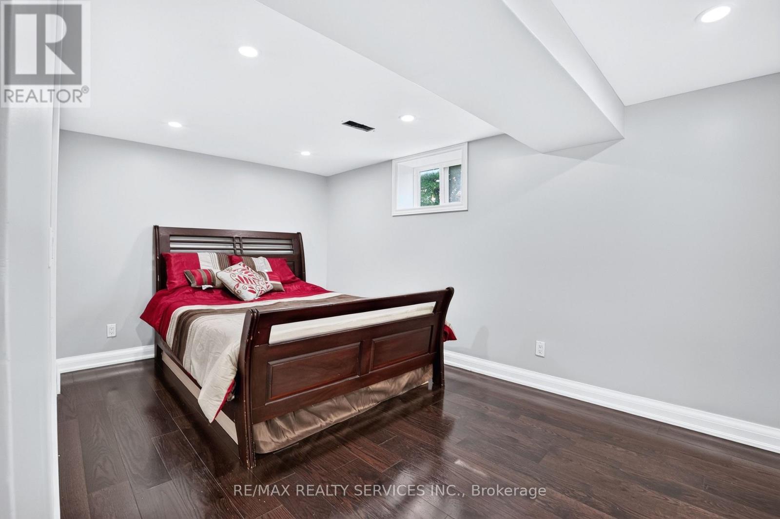 18 Spencely Court, Toronto, ON - Indoor Photo Showing Bedroom