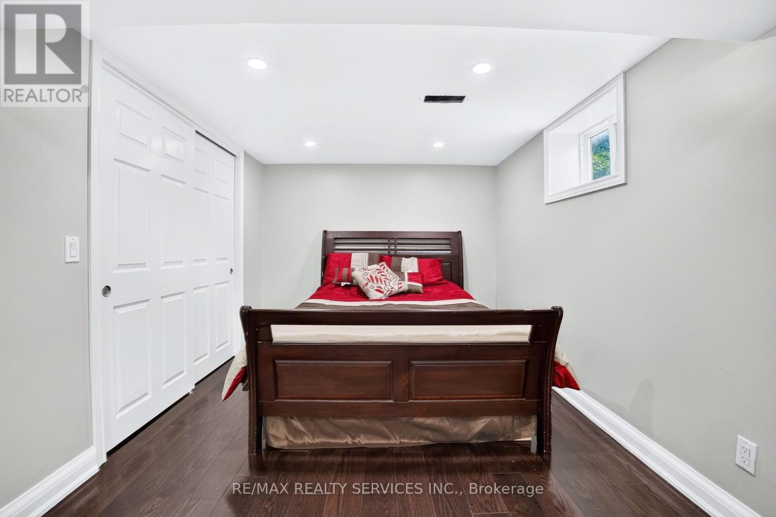 18 Spencely Court, Toronto, ON - Indoor